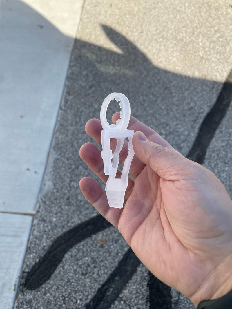 C9 V2 Circle Clip in hand